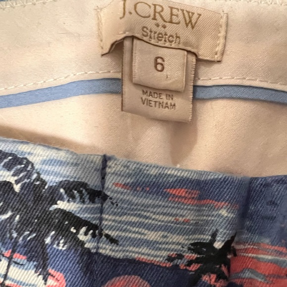 J.Crew Women’s Chino Fit Tropical Print Shorts - Picture 4 of 4